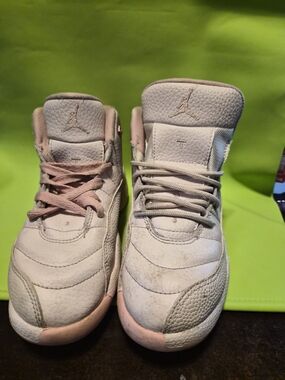 Kids White & Pink Basketball Sneakers - Jordan 1y